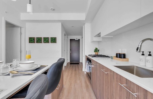 Eau Claire Apartment | Sky Jungle Oasis Calgary City Views | Prking & Gym