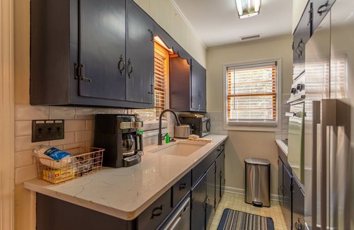 Blowing Rock Cabin | Sky Laurel Cottage - 3 bed 2 bath home, 1 mile Walk to Blowing Rock, pet friendly