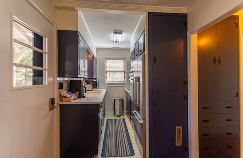 Blowing Rock Cabin | Sky Laurel Cottage - 3 bed 2 bath home, 1 mile Walk to Blowing Rock, pet friendly