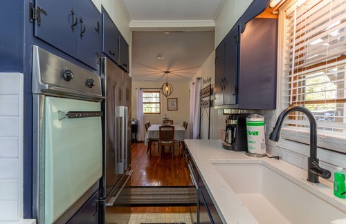 Blowing Rock Cabin | Sky Laurel Cottage - 3 bed 2 bath home, 1 mile Walk to Blowing Rock, pet friendly