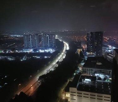 Bukit Indah Apartment | Sky Loft 4 Guests Balcony Nflix Disney B30A