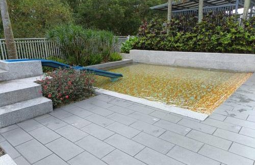 Bukit Indah Apartment | Sky Loft 4 Guests Balcony Nflix Disney B30A