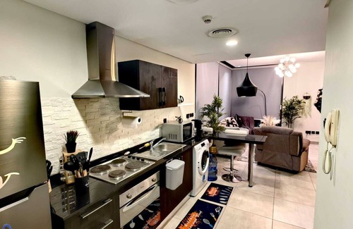 Manama Condo | Sky-Midway Oasis, H Family Home