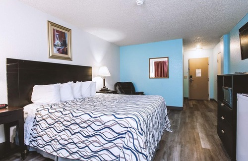 Wichita House | Sky-Palace Inn & Suites Wichita East - 1 King Bed Suite Smoking Oversized
