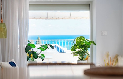 La Marsa Apartment | Sky Pool Haven: Luxurious Studio with Unmatched Mediterranean Vistas