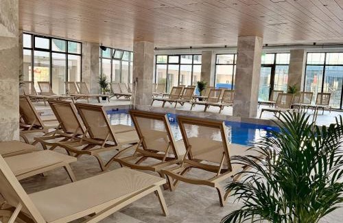 Mamaia-Sat Apartment | Sky Pool&Spa Sea Apartament in Odyssey-parking