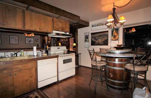 Skykomish Ski Chalet | SKY RIVER CHALET- ON THE RIVER WITH A VIEW OF THE MOUNTAINS & NEARBY HIKING