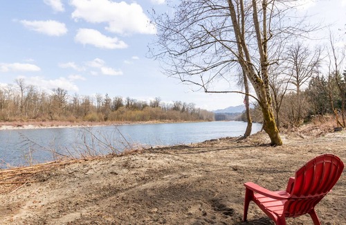 Monroe House | Sky River Estate 2.0 - Private & pet-friendly with sandy beach