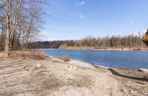 Monroe House | Sky River Estate 2.0 - Private & pet-friendly with sandy beach