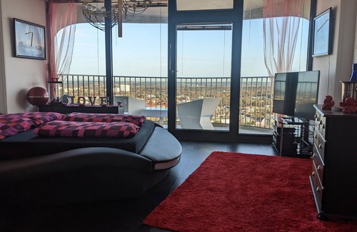 Rosenau- und Thelottviertel Apartment | SKY - Romantic -room 33 Etage Hotelturm Augsburg