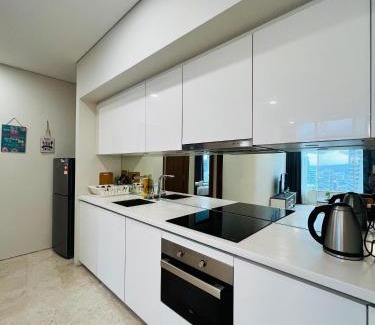 Golden Triangle Apartment | Sky Suites KLCC by Luna KL