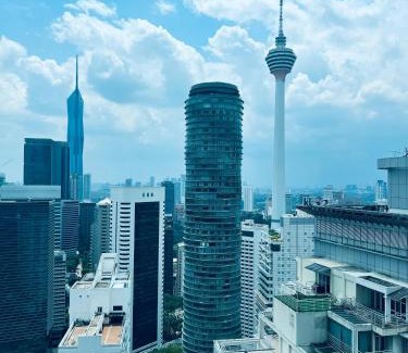 Golden Triangle Apartment | Sky Suites KLCC by Luna KL