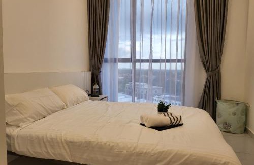 Bukit Indah Apartment | Sky Trees at AEON Bukit Indah with Netflix and Wifi