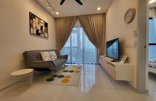 Bukit Indah Apartment | Sky Trees at AEON Bukit Indah with Netflix and Wifi