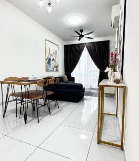 Bukit Indah Apartment | Sky Trees Bukit Indah AEON 2BED 5pax netflix Aircond