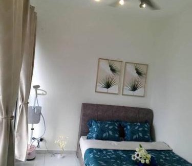 Bukit Indah Apartment | Sky Trees High Floor 2 Guests Living Room Balcony Nflix Disney Plus B22A
