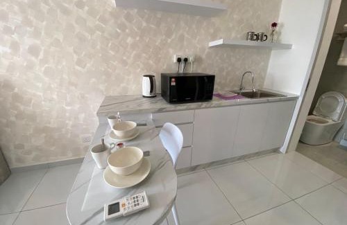 Bukit Indah Apartment | Sky Trees Nflix Make Up Table with Pool & Facilities