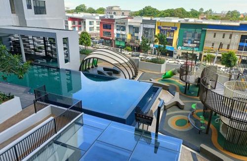 Bukit Indah Apartment | Sky Trees Nflix Make Up Table with Pool & Facilities