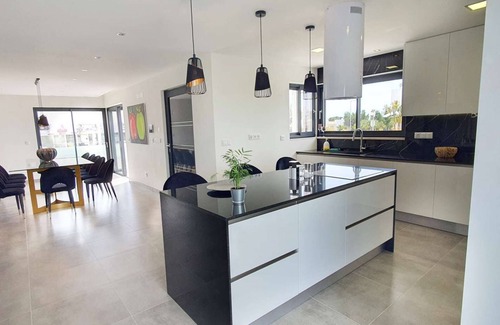 Olhos D'Agua Villa | Sky Villa by Laranjal Rentals