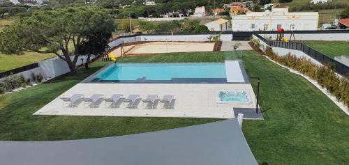 Olhos D'Agua Villa | Sky Villa by Laranjal Rentals