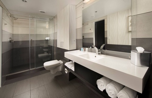 SeaTac Hotel | Skybridge Seattle Airport Hotel