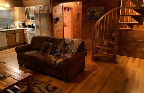 Bryson City Cabin | Skycove Retreat Great Smoky Mtns Hot Tub WiFi King Bed