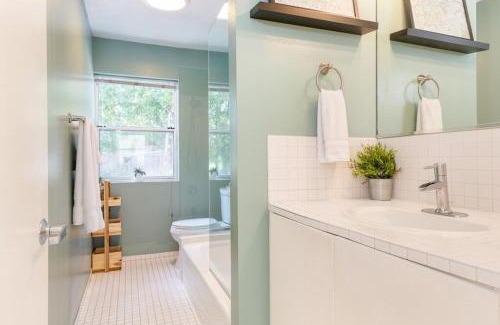 North Philadelphia House | Skydeck Suite by KreitzBooking
