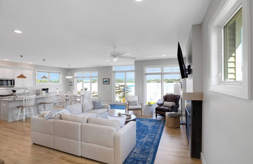 Brooklyn House | Skye Retreat on Wamplers Lake- Sleeps 9, swimming, boating and relaxation