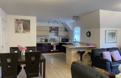 Invergarry Cottage | Skyefall, 5 River Court - sleeps 4 guests in 2 bedrooms