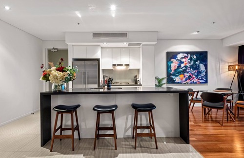Brisbane Central Business District Apartment | Skyhigh Executive! ~ 2Bed/2Bath/1Car/Views ~ CBD