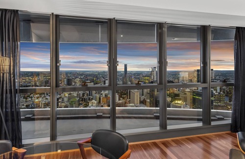 Brisbane Central Business District Apartment | Skyhigh Executive! ~ 2Bed/2Bath/1Car/Views ~ CBD