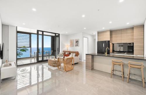 Surfers Paradise Apartment | Skyhigh Suite with Ocean Views - Pet Friendly