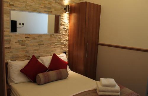 Heston Central House | Skylark Guest House