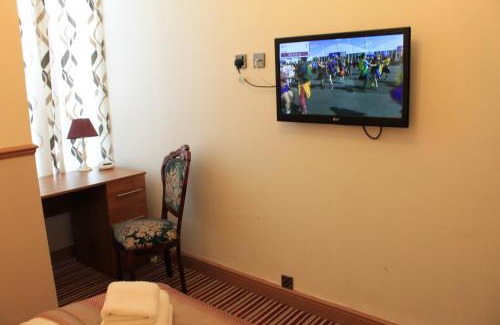 Heston Central House | Skylark Guest House