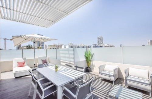 Tel Aviv City Center Apartment | Skylight 3BR in Bograshov by HolyGuest