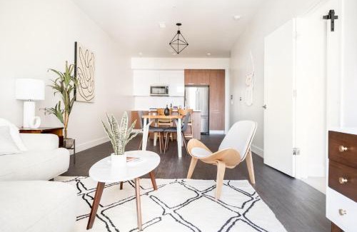 Highland House | Skyline Blue Modern Loft - Zuni Lofts