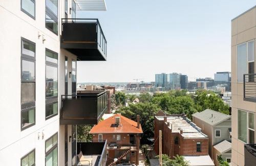 Highland House | Skyline Blue Modern Loft - Zuni Lofts