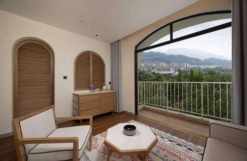 Emeishan Hotel | skyline