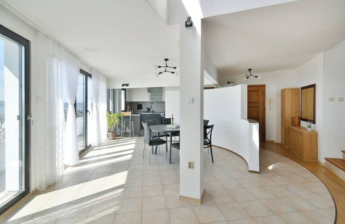 Primorski Apartment | Skyline Grand Penthous free park