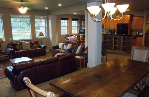 Bend Cabin | Skyline Lodge, Gorgeous Setting, Walk to Downtown!
