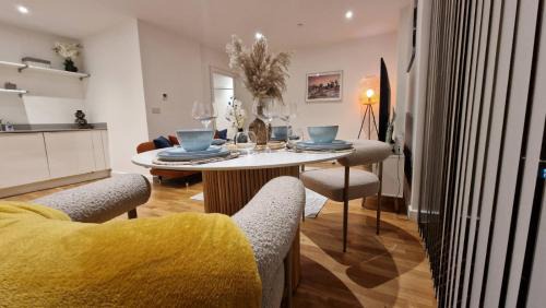 London Borough of Bromley Apartment | Skyline Luxury Retreat Bromley