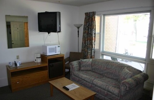 Algoma District Hotel | Skyline Motel
