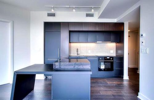 Downtown Montreal Apartment | Skyline Penthouse & Condo - Downtown Montreal - Pool Spa Parking