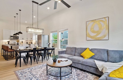 Near East Side Apartment | Skyline Retreat 3BR-3BA w/Stunning Views Near DT