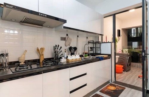 Nairobi Apartment | Skyline Symphony with Gym and pool at Kilimani