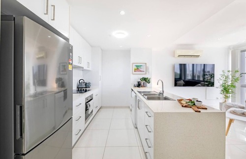 Darwin City Centre Apartment | Skyline Top of Town Resort Style City Living