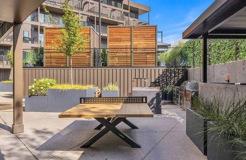 Downtown Nashville Condo | Skyline Views from Nashville Penthouse – Pool & Walkable to Broadway