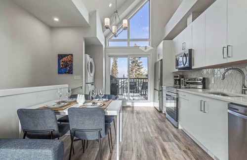 Canmore Apartment | Skyline Vista Mtn View Retreat