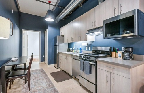 Belmont Hotel | Skylit Industrial Studio – No Windows, Ultra Quiet + Full Kitchen