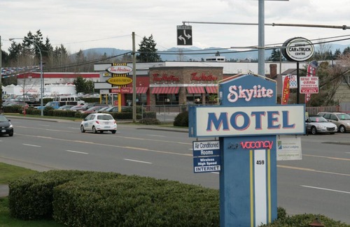 Regional District of Nanaimo Hotel | Skylite Motel